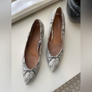 Vionic Josie kitten heels.